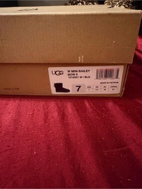 UGG Box with Black W Mini Bailey Bow II Label